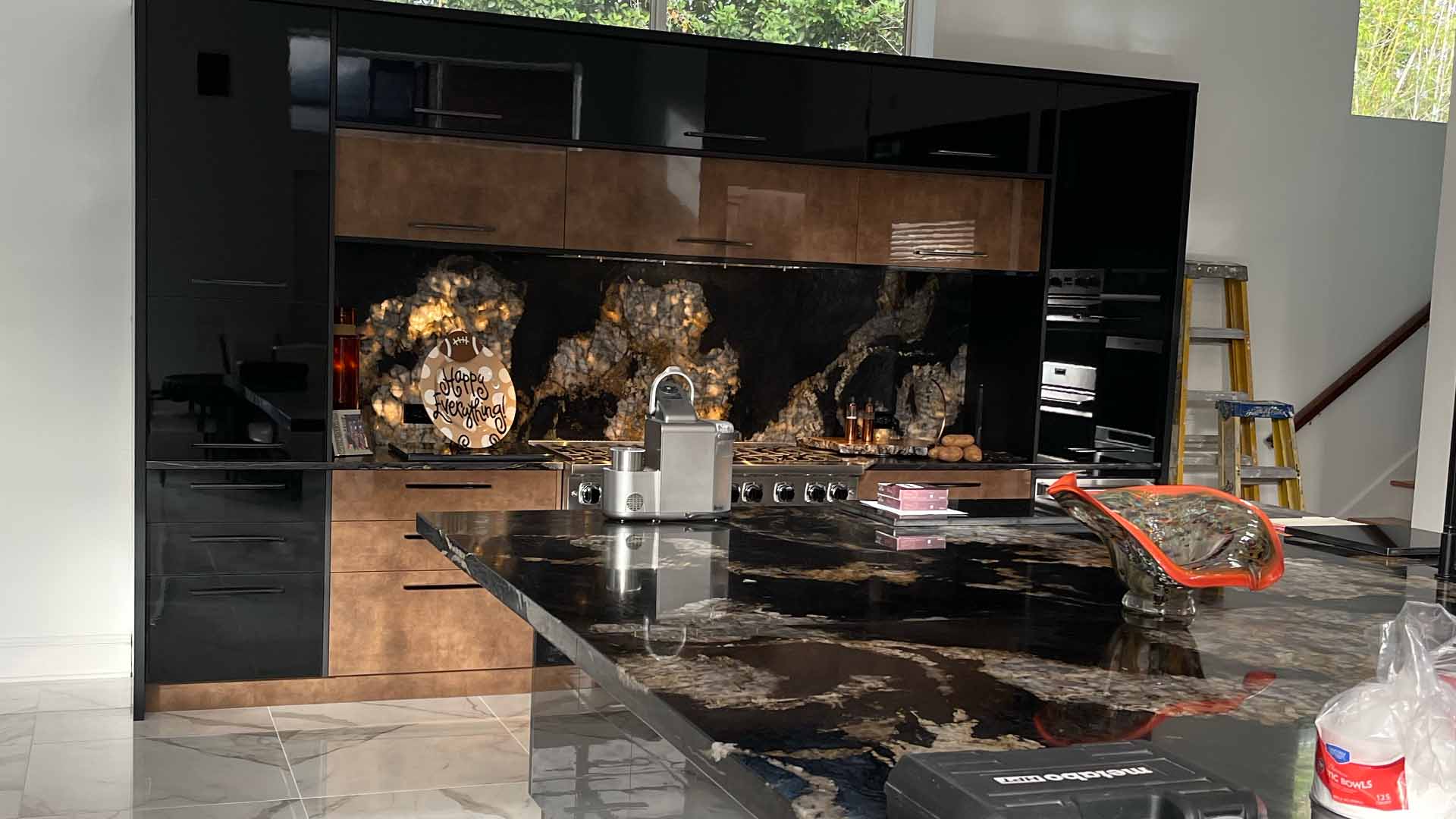 Kitchen Island & Seating